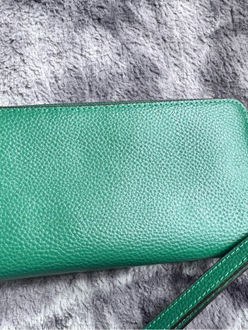 Coach Green Pebbled Leather Continental Wallet with Silver Logo - Picture 2 of 9